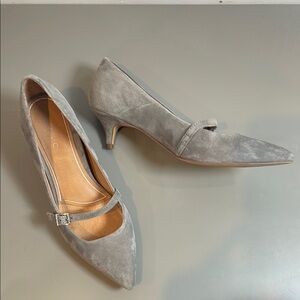 VIONIC MINNIE SUEDE KITTEN HEEL 8.5 POINT TOE